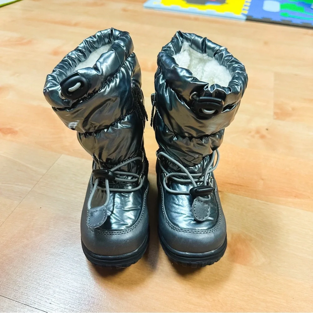 Totes Silver Metallic Waterproof Fleece Lined Toggle Closure Snow Winter Boots 8